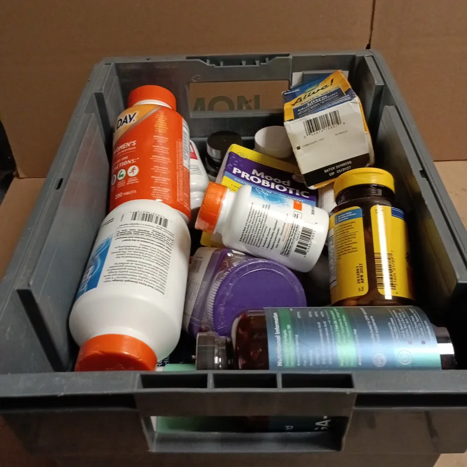 TOTE OF APPROXIMATELY 20 ASSORTED HEALTH/VITAMIN RELATED ITEMS TO INCLUDE MELATONIN, MULTI FOR HIM, MOOD PROBIOTIC, ONE A DAY WOMENS, BORIC ACID VAGINAL SUPPLEMENT ETC