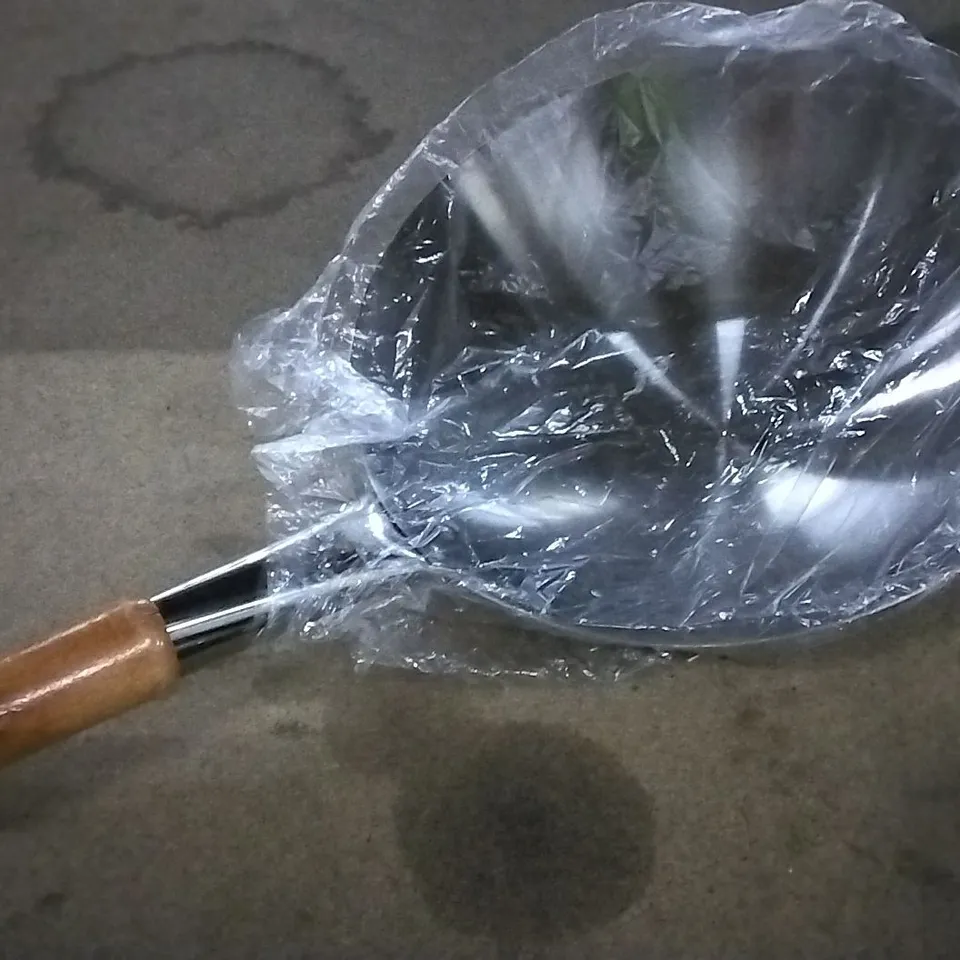 WOK WITH WOODEN HANDLE FINISH