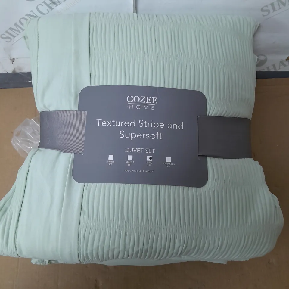 COZEE HOME TEXTURED STRIPE AND SUPERSOFT DUVET SET IN GREEN - KING SIZE