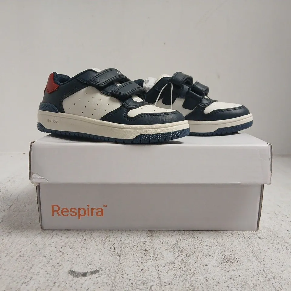 BOXED PAIR OF GEOX KID'S TRAINERS IN WHITE/NAVY SIZE 7.5
