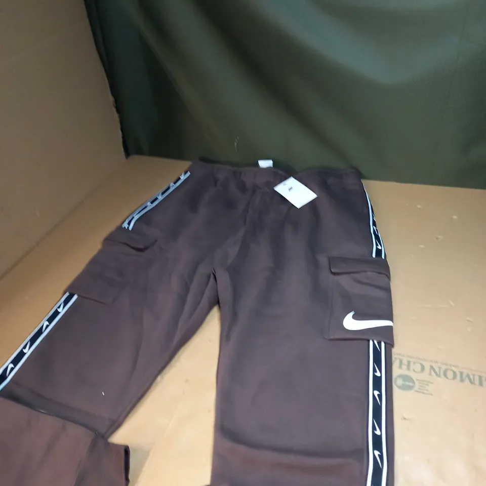 NIKE LOGO FLEECED TRACKSUIT BOTTOMS SIZE XL