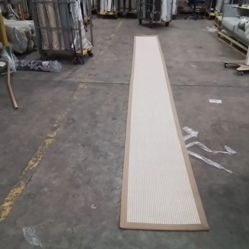 QUALITY DESIGNER AREA RUG - APPROXIMATELY 598x60cm