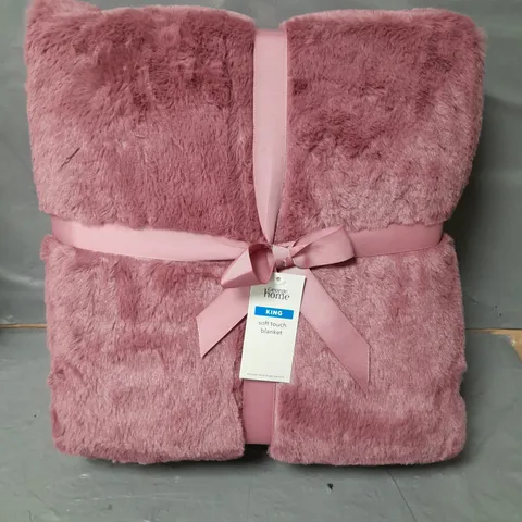 LOT OF 2 SOFT TOUCH BLANKETS - PINK - KING SIZE