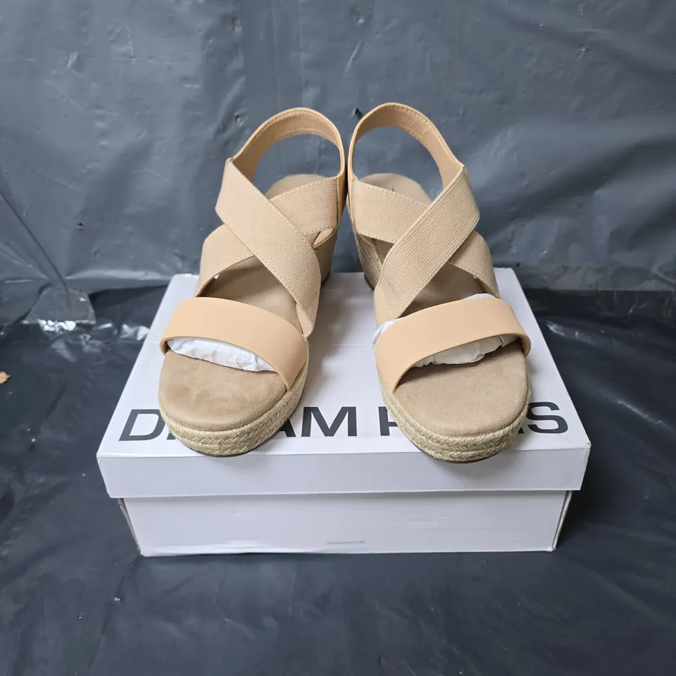 DREAM PAIRS WEDGE SANDALS - NUDE - SIZE 5.5