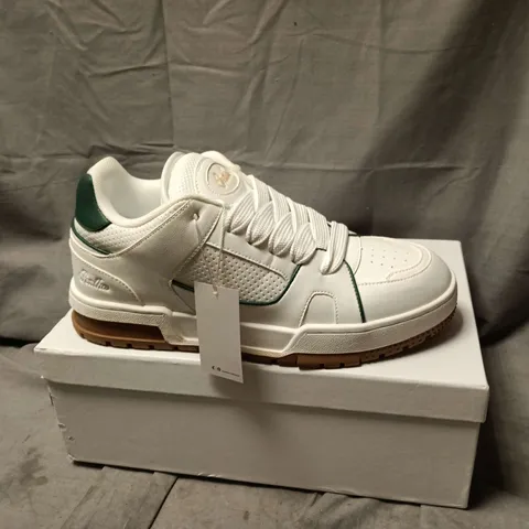PENTHOS WHITE SNEAKERS WITH GREEN TRIM – UK 8