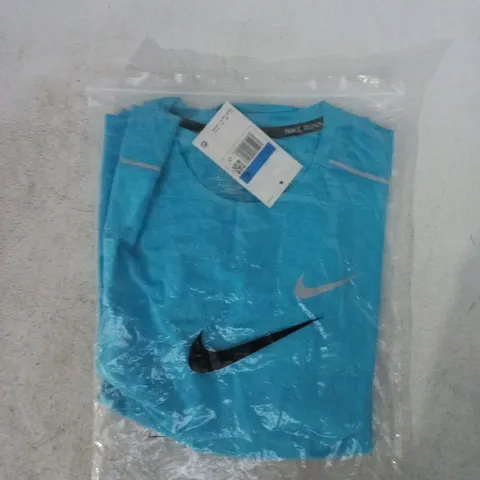 BAGGED NIKE DRI-FIT RUNNING T-SHIRT IN BLUE SIZE MEDIUM
