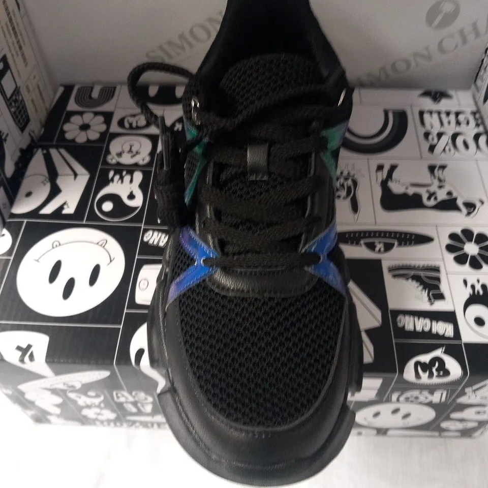 BRAND NEW BOXED PAIR OF KOI PACHA SOUND WAVE MEN'S TRAINERS SIZE 7