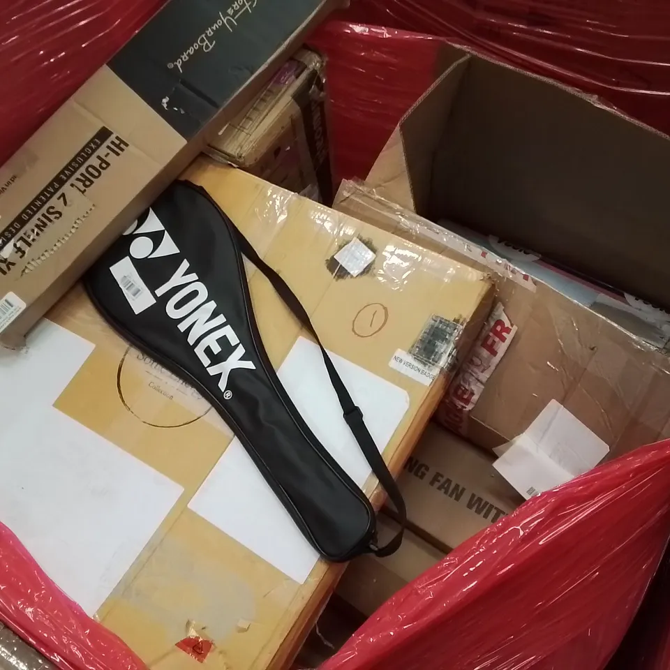 PALLET CONTAINING VARIOUS ASSORTED BOXED HOUSEHOLD ITEMS TO INCLUDE: CEILING LIGHT AND FAN SET, BADMINTON RACKET AND LOTS MORE UNMARKED BOXED ITEMS 