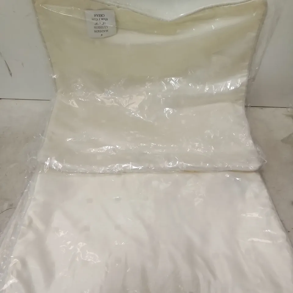 GEOMETRIC CREAM PILLOW CASES X4