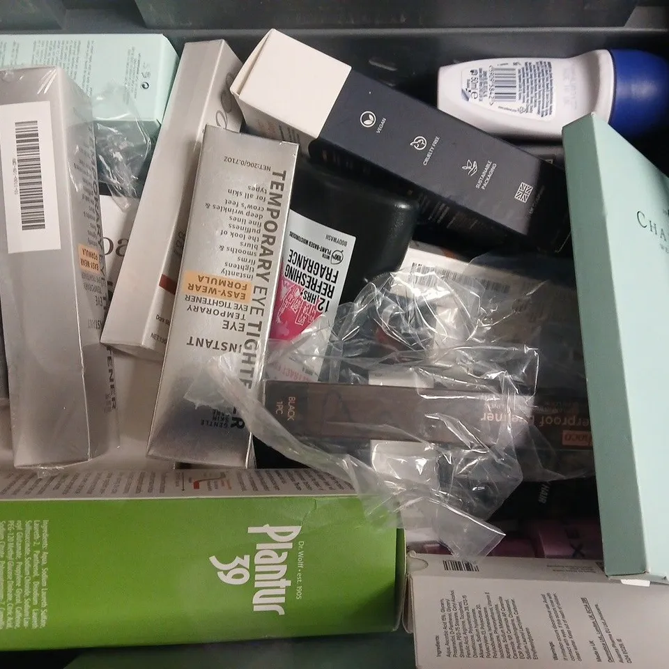 APPROXIMATELY 20 ASSORTED COSMETIC ITEMS TO INCLUDE GARNIER, ELAVE, ETC - COLLECTION ONLY