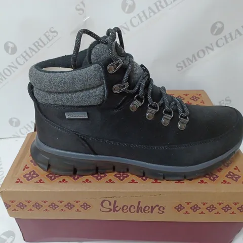 BOXED PAIR OF SKECHERS SYNERGY WARM BOOTS, BLACK - SIZE 6