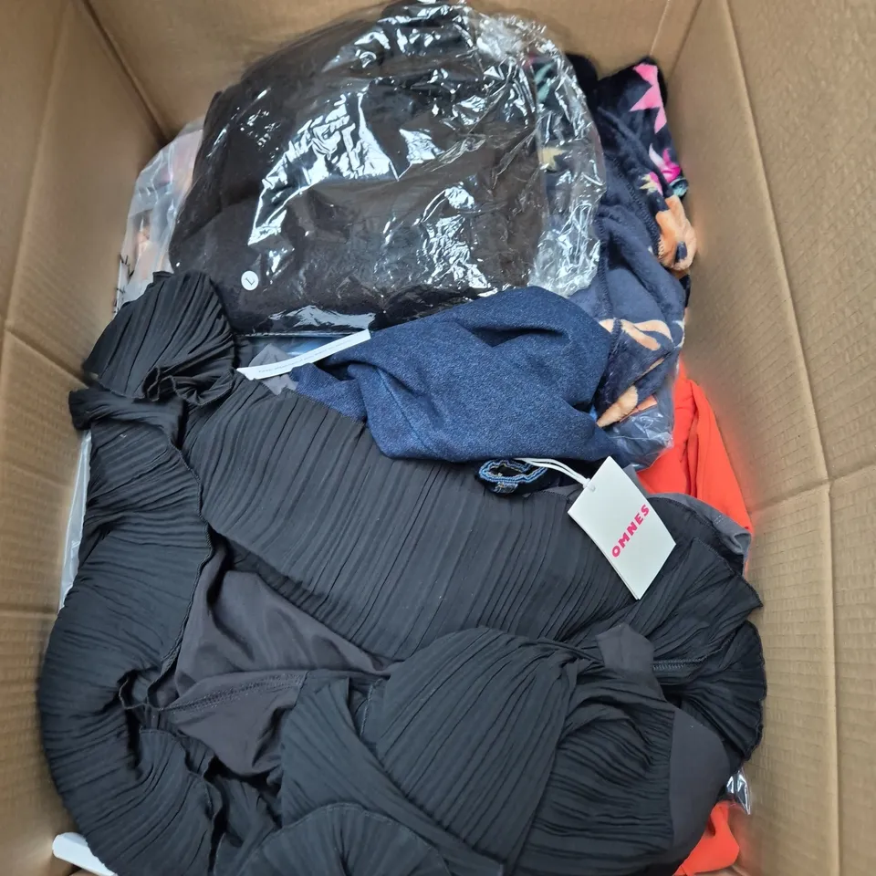 APPROXIMATELY 25 ASSORTED CLOTHING AND FASHION PRODUCTS IN VARIOUS STYLES AND SIZES - COLLECTION ONLY