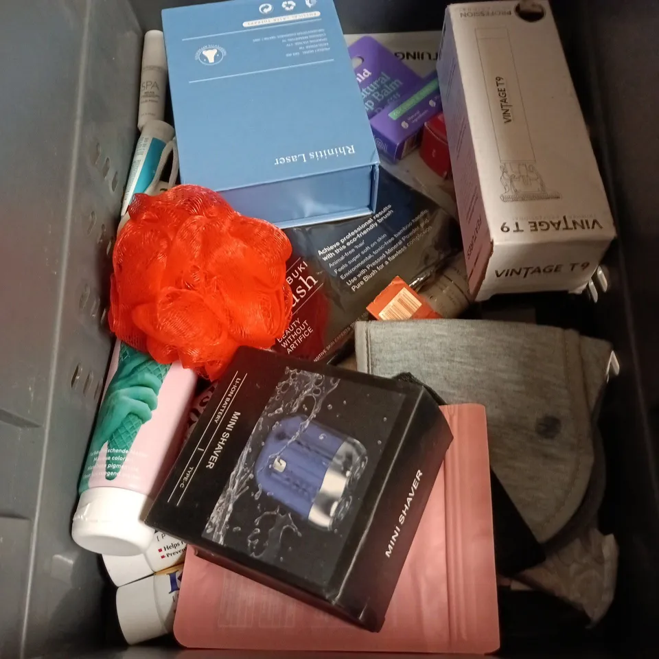 APPROXIMATEY 20 ASSORTED HEALTH AND BEAUTY PRODUCTS TO INCLUDE - SANEX EXPERT SHOWER GEL - SHEGLAM SETTING POWDER AND VASELINE PROTECTING JELLY