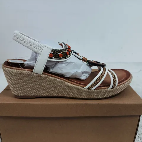 BOXED PAIR OF JO & JOE TRINIDAD WHITE SANDALS β UK 7