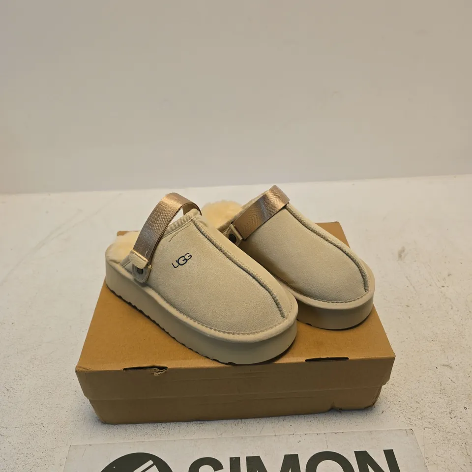 UGG SLIPPERS – SAND/BEIGE, UK 3