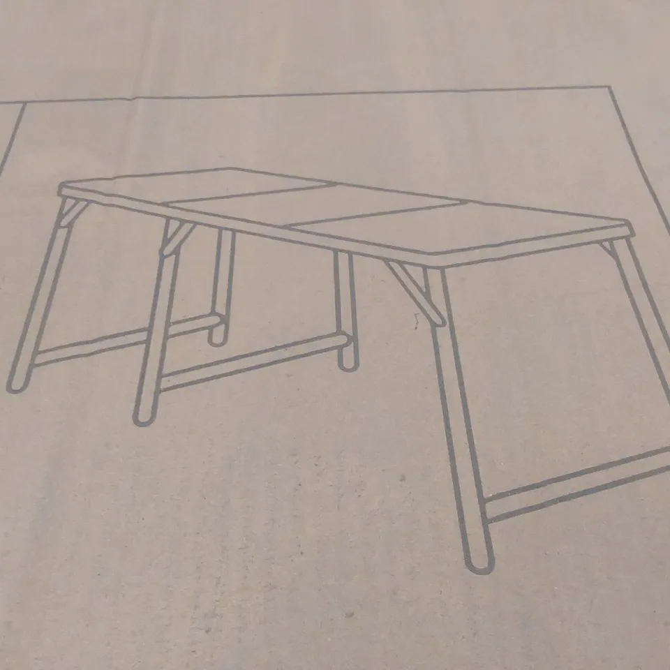 PALLET CONTAINING A VERY LARGE QUANTITY OF METAL FOLDING TABLES ECT