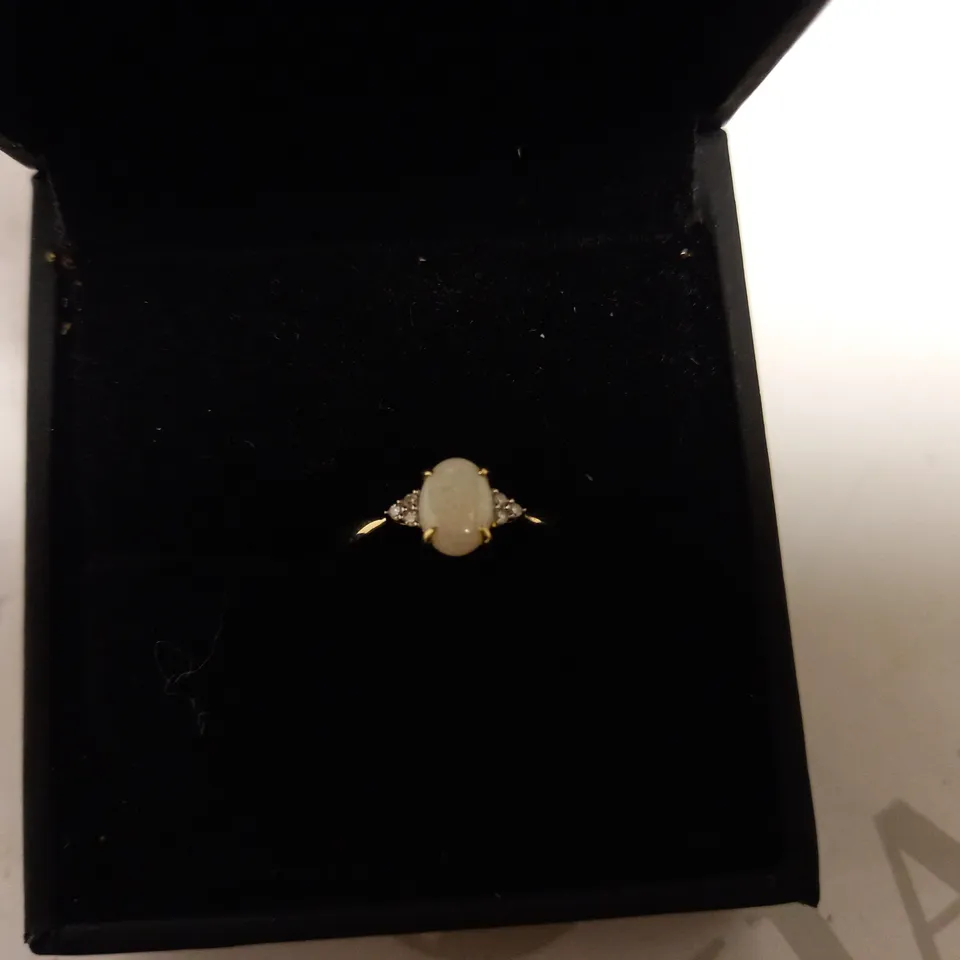 9 CT YELLOW GOLD NECKLACE AND 9CT YELLOW GOLD AND OPAL RING - K.5 SIZE