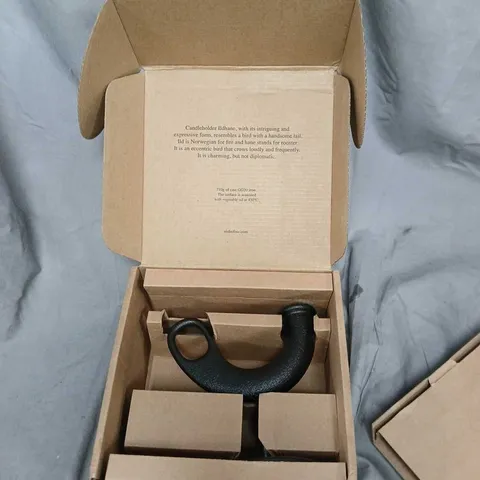CANDLEHOLDER – BLACK METAL, CURVED U-SHAPE (BOXED)