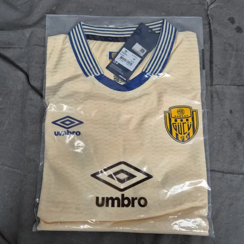 BAGGED UMBRO MKE ANKARAGUCU AWAY 23/24 MENS FOOTBALL SHIRT – SIZE M (UK)