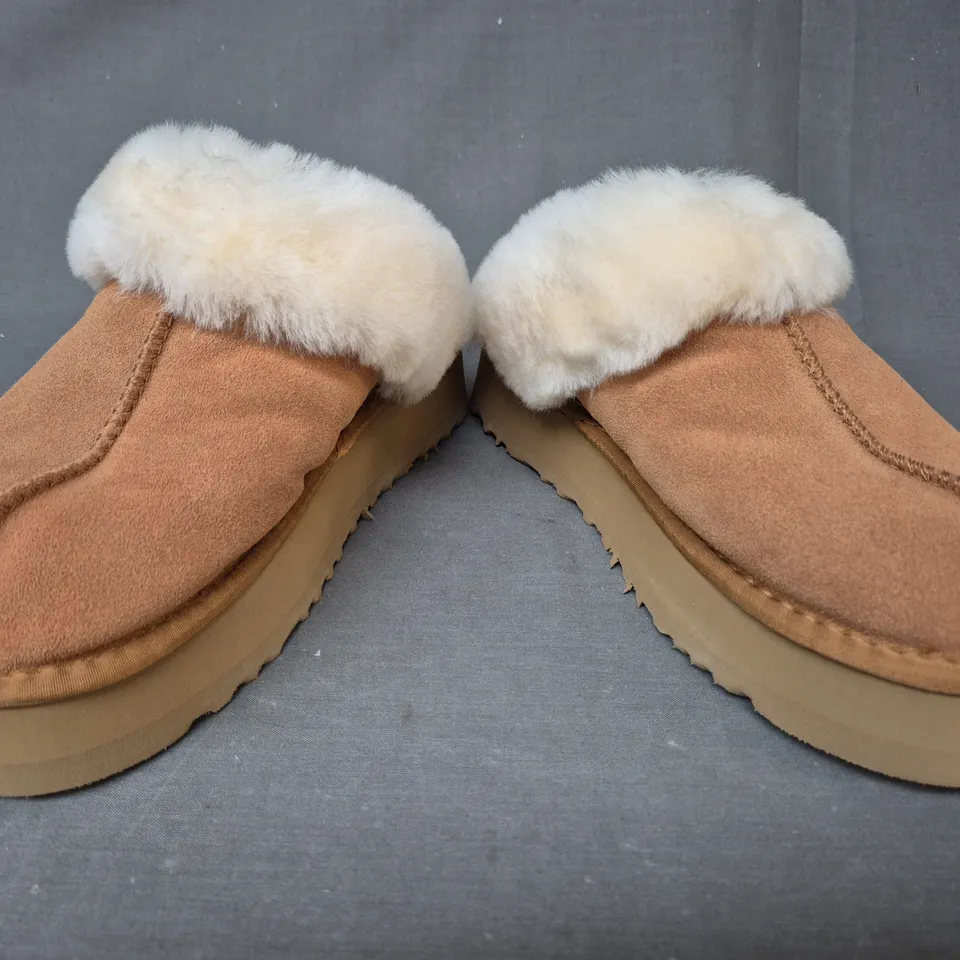 BOXED PAIR OF UGG SHOES IN CHESTNUT/WHITE EU SIZE 38