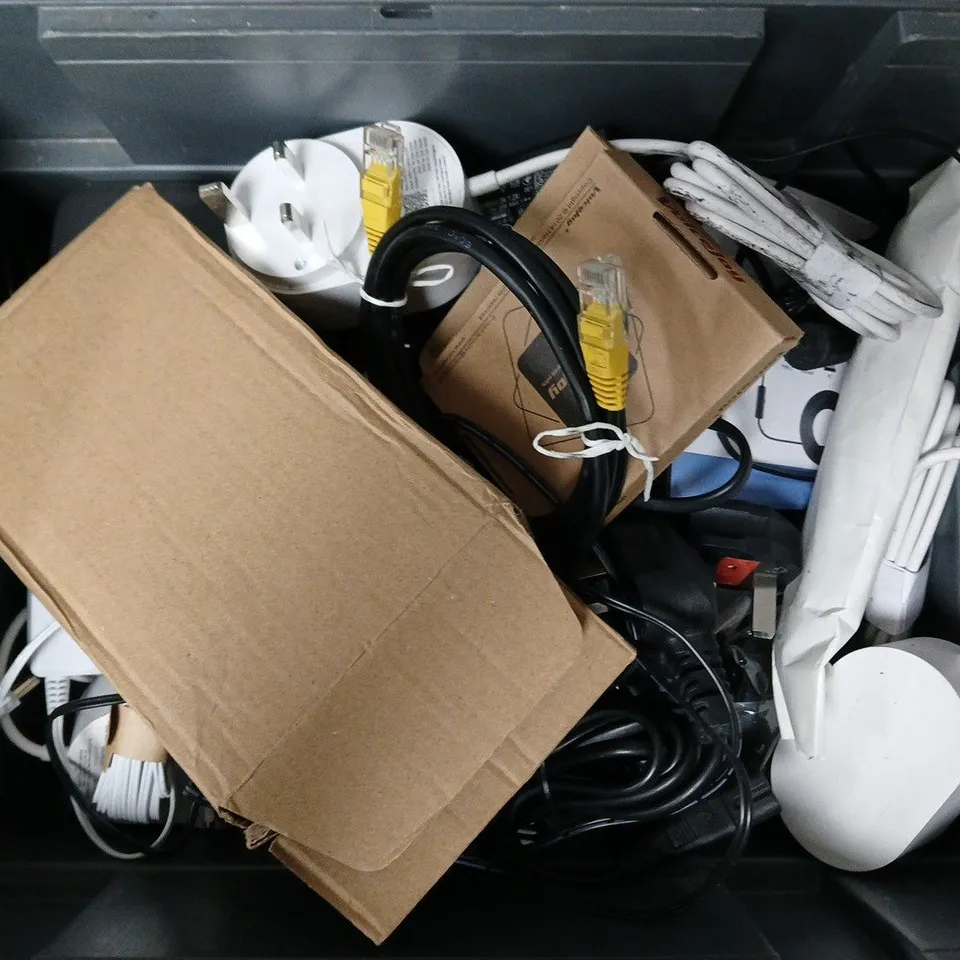 APPROXIMATELY 12 ASSORTED HOUSEHOLD ITEMS TO INCLUDE ENDOSCOPE, REMOTES, CABLES, ETC