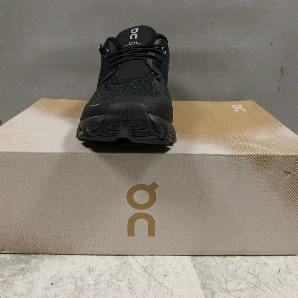 BOXED PAIR OF ON CLOUD 5 WOMEN'S SHOES IN BLACK SIZE UK 4