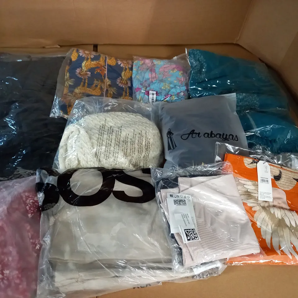 LARGE QUANTITY OF ASSORTED BAGGED CLOTHING ITEMS 