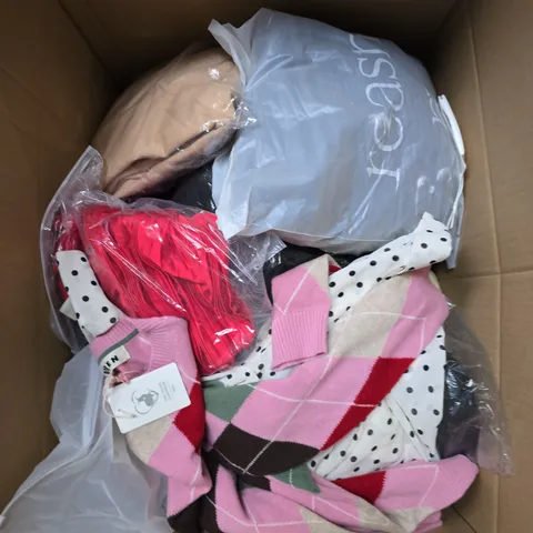 BOX OF APPROXIMATELY 20 ASSORTED CLOTHING ITEMS TO INCLUDE DRESS, TOPS, TROUSERS, ETC