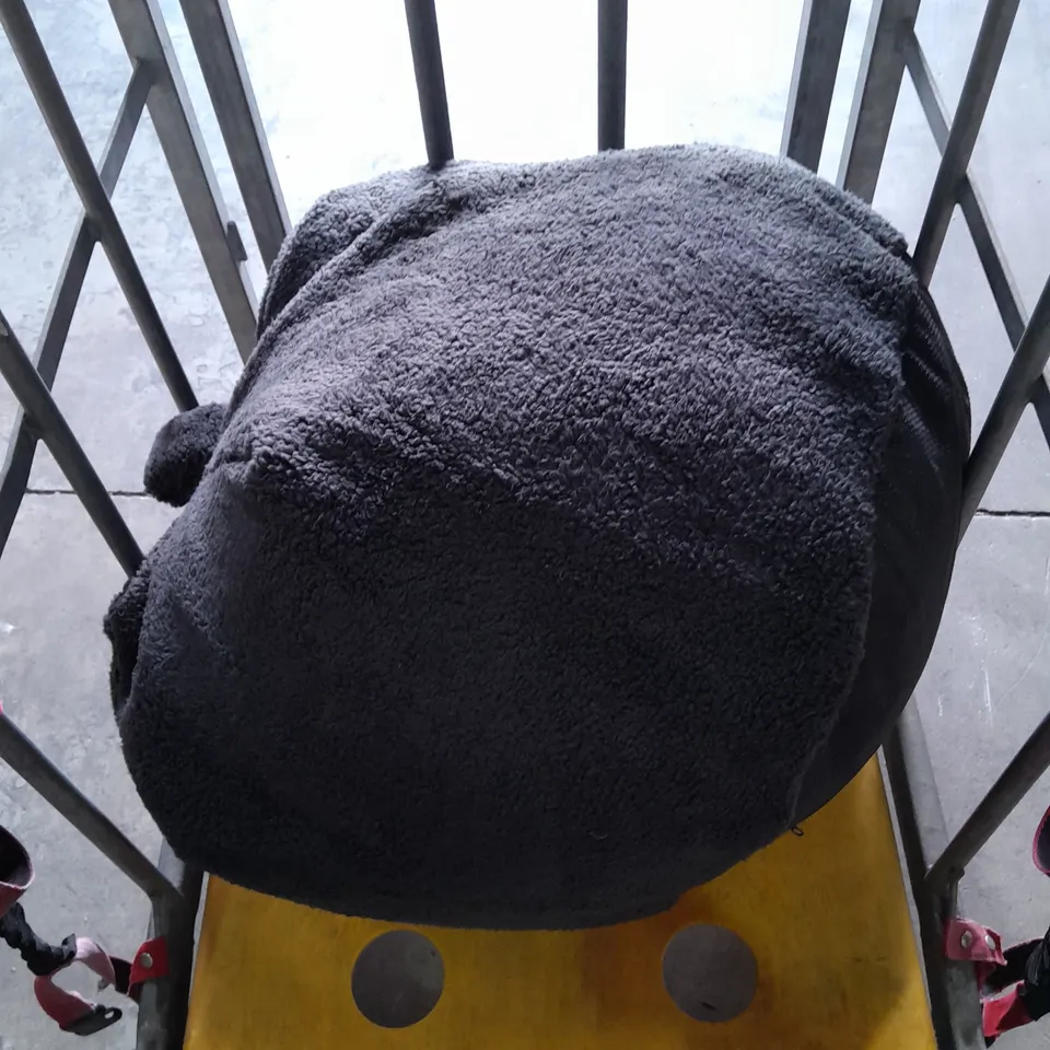 CAGE OF 12 ASSORTED ITEMS TO INCLUDE: BAG OF SOIL, 2 ROLLS OF WALLPAPER, BEAN BAG ETC
