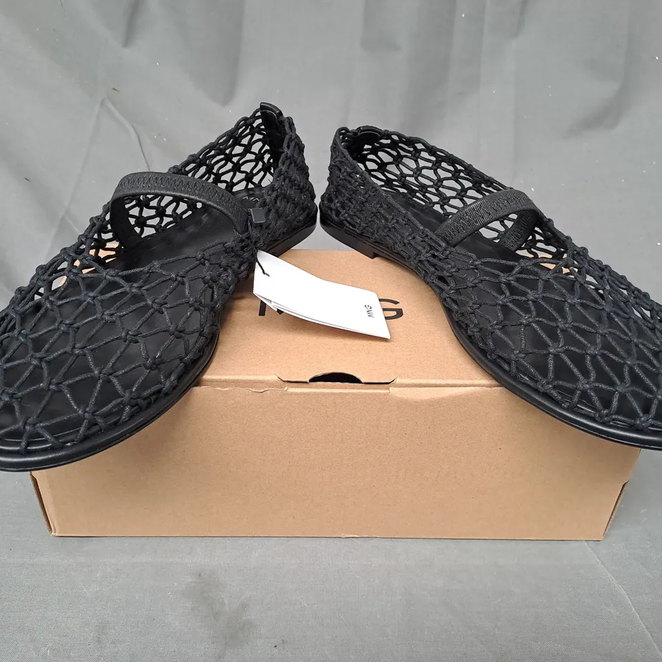 BOXED PAIR OF MNG WOMEN'S FLAT SHOES IN IN BLACK UK SIZE 7