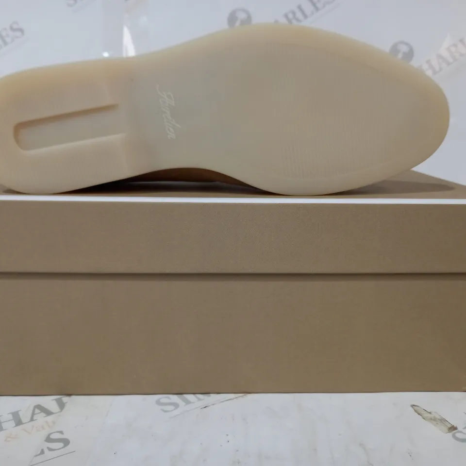 BOXED PAIR OF AURÉLIEN SUEDE LOAFERS IN LIGHT BEIGE EU SIZE 39