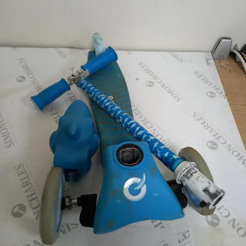 SHARK LIGHT UP MINI CRUISER