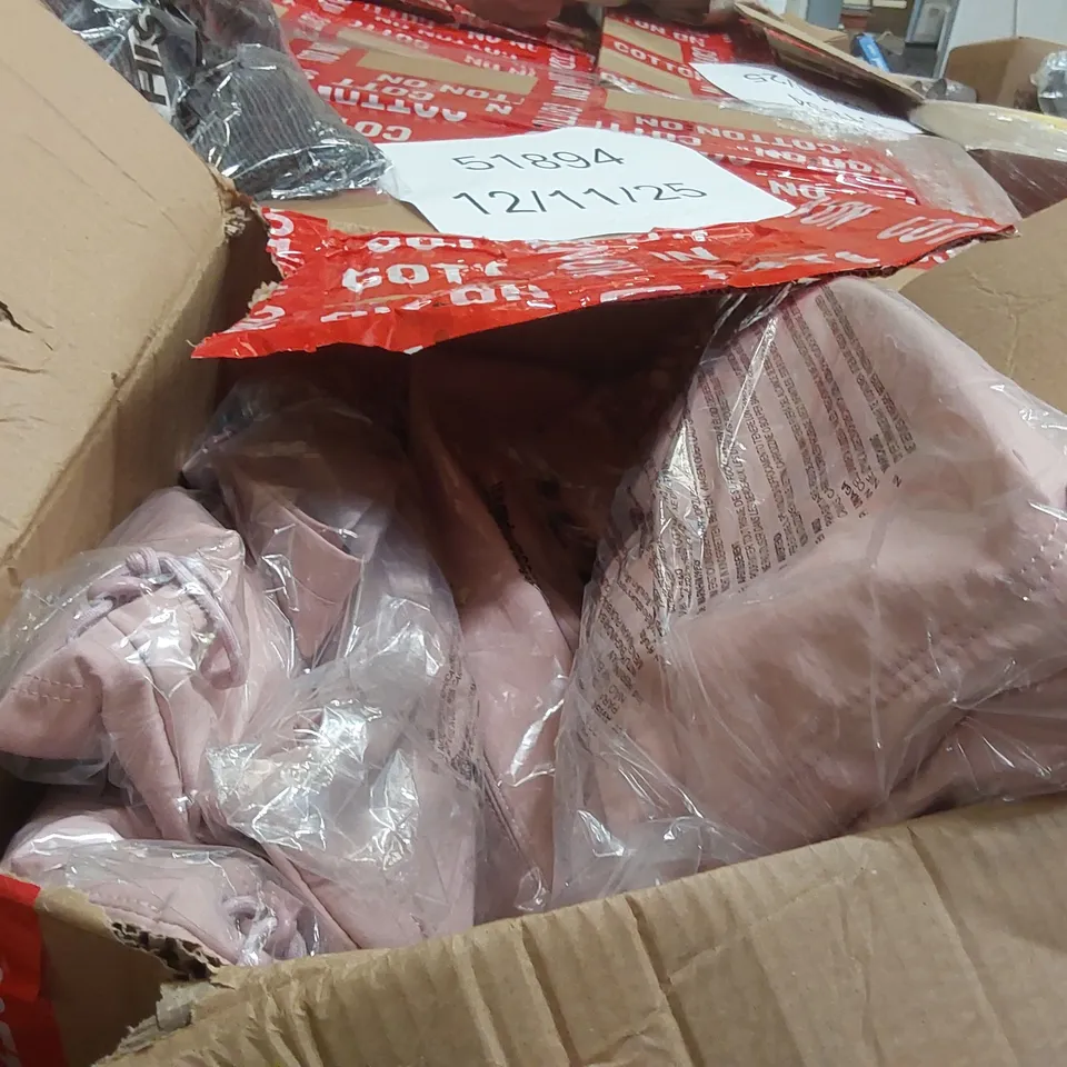 PALLET CONTAINING A LARGE QUANTITY OF BRAND NEW PRODUCTS INCLUDING: ASSORTED CLOTHING, SWEATSHIRTS, CAPS, SHIRTS, JACKETS ECT