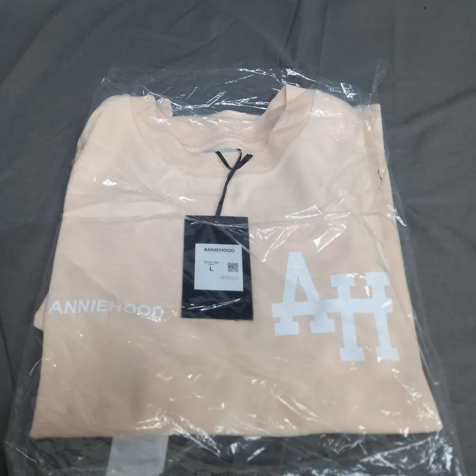 ANNIE COLLEGE T-SHIRT IN BEIGE - LARGE