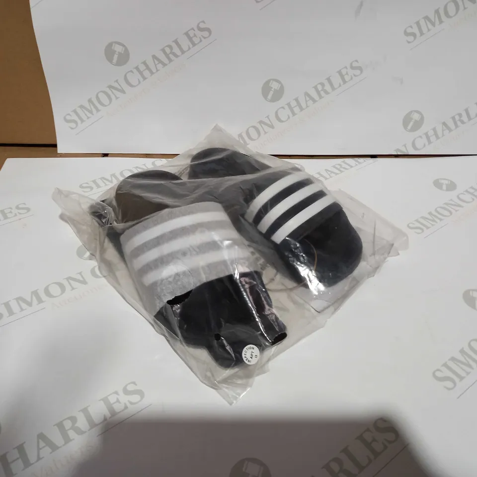 BAGGED ADIDAS ADILETTE SHOWER K BLACK SLIDES - SIZE 13K