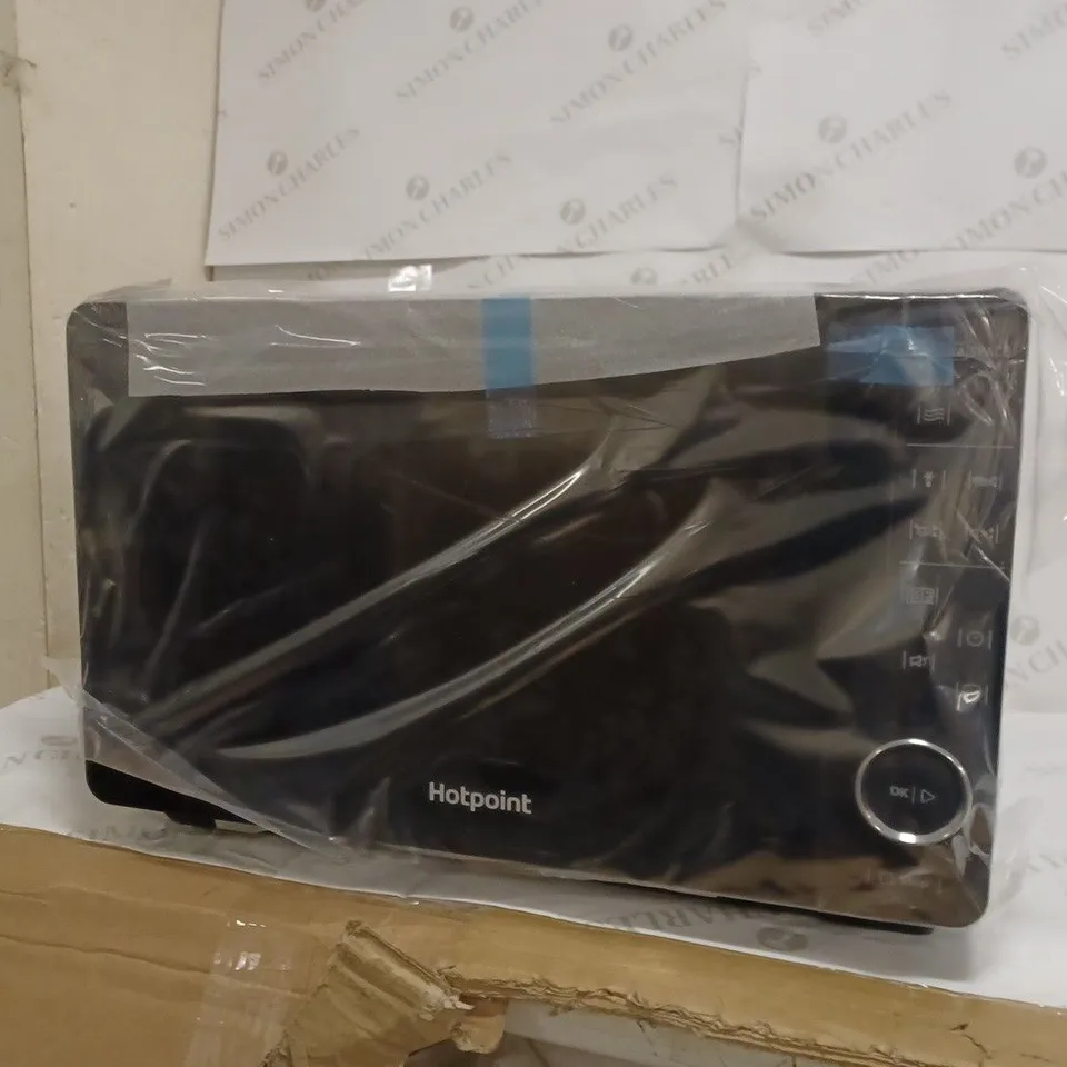 HOTPOINT MWH 2621 MB FLATBED MICROWAVE, 800W, BLACK