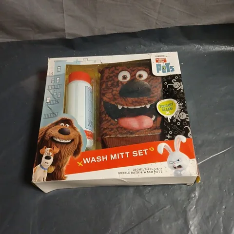 the secret life of pets wash mitt set, bubble bath and wash mitt.