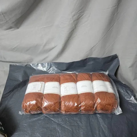 BOX OF APPROXIMATELY 12 ASSORTED HOUSEHOLD ITEMS INCLUDING DOUBLE KNITTING ACRYLIC WOOL . CHOCOLATE FONDUE SET AND VEGETABLE CHOPPER 