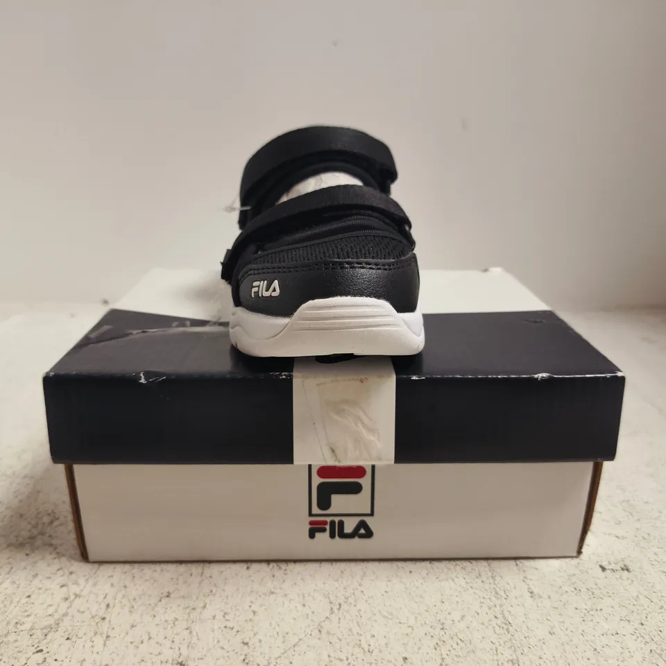 BOXED PAIR OF FILA KID'S SHOES IN BLACK SIZE UK 11