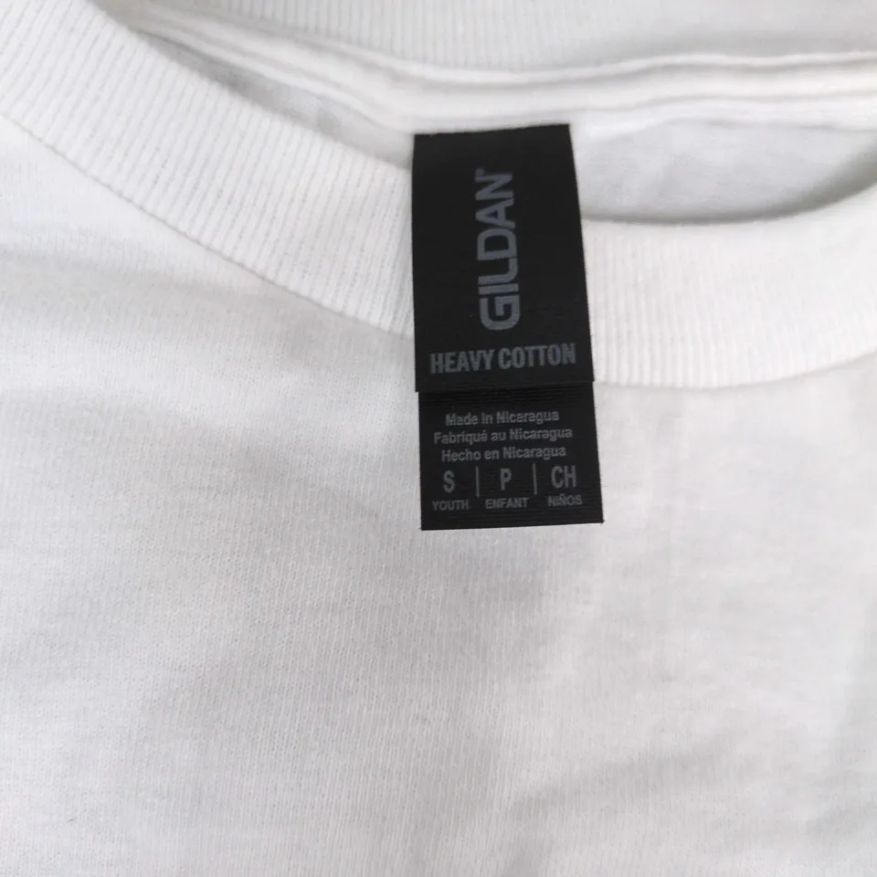GILDAN WHITE T-SHIRT WITH 'FIVE FEET TO BE EXACT' GRAPHIC – YOUTH SIZE