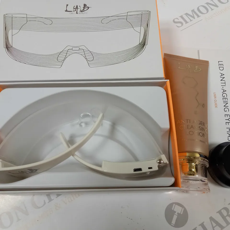 BOXED LAB LIFE + BEAUTY ANTI AGEING EYE MASK 