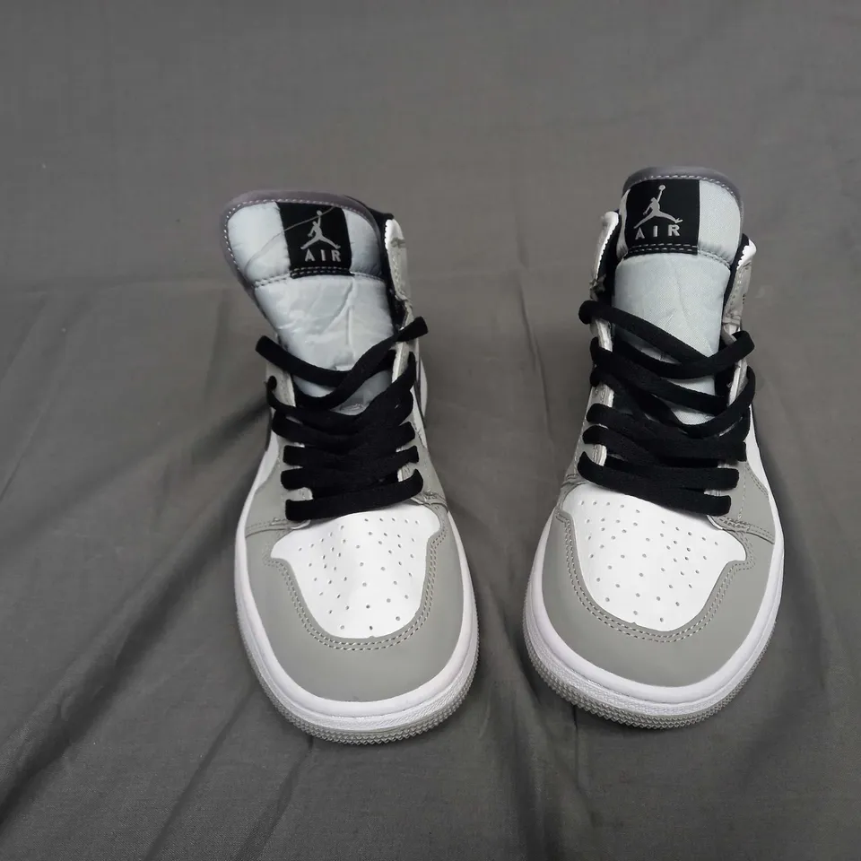 UNBOXED PAIR OF AIR JORDAN 1 MIDS IN GREY/BLACK SIZE UK 7.5