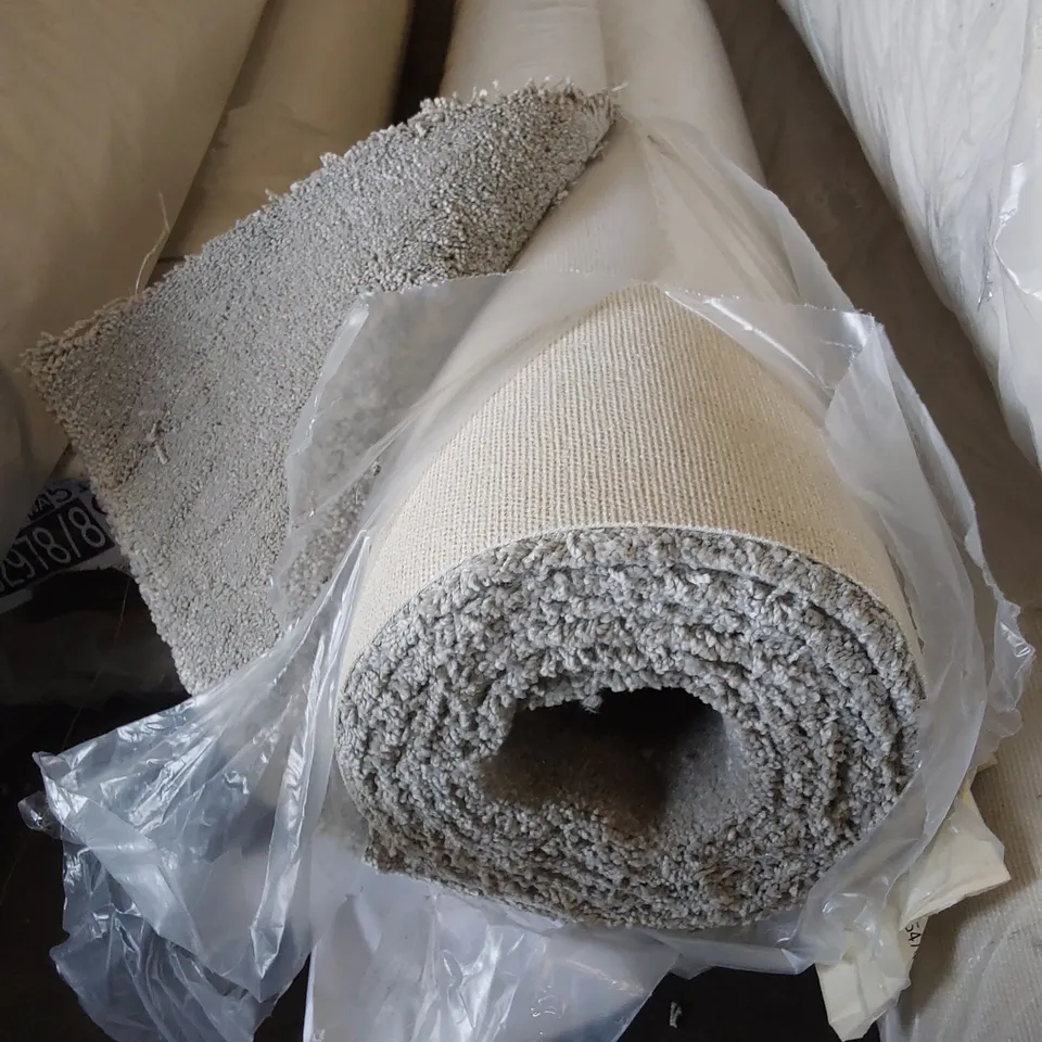 ROLL OF QUALITY ULTIMATE IMPRESSIONS PARADISE CARPET // SIZE: APPROX 4 X 3.55m