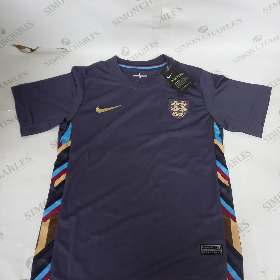 ENGLAND FC AWAY JERSEY AND SHORTS SIZE 26