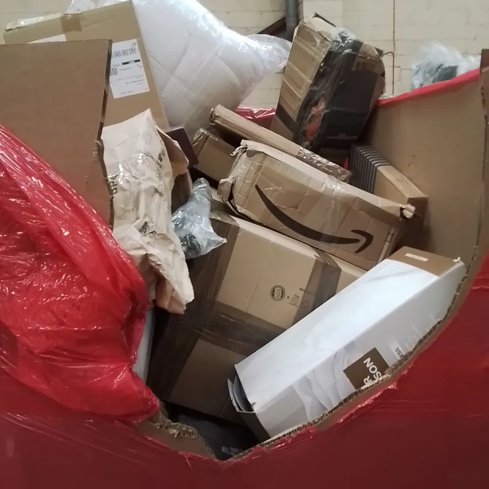 PALLET CONTAINING VARIOUS ASSORTED BOXED HOUSEHOLD ITEMS TO INCLUDE: DUVET  COVERS,MATTRESS  TOPPER,AND LOTS MORE UNMARKED BOXED ITEMS 