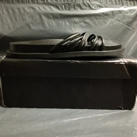 BOXED PAIR OF PRETTY LITTLE THING OPEN TOE FLAT STRAPPY SANDALS IN BLACK SIZE EU 41