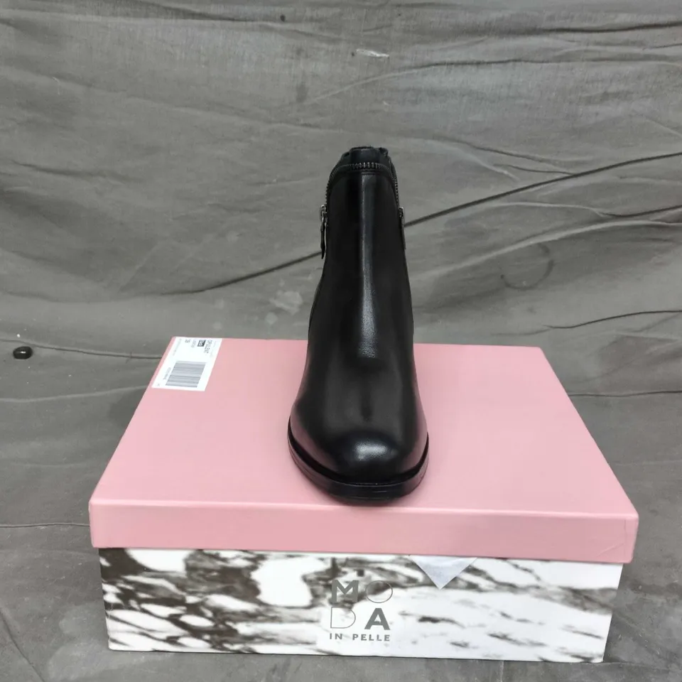 MODA IN PELLE OPULENT BLACK LEATHER ZIP DETAIL BLOCK HEEL BOOTS UK6