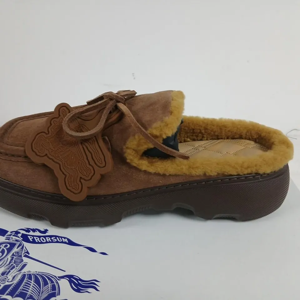 BURBERRY LEATHER SHOES ON RUBBER SOLE (EUR 42) UK 8