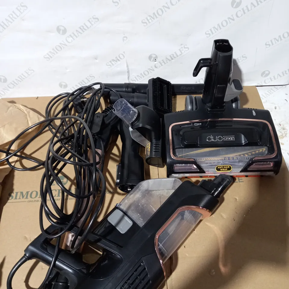 SHARK CORDED STICK VACUUM HZ500UKT