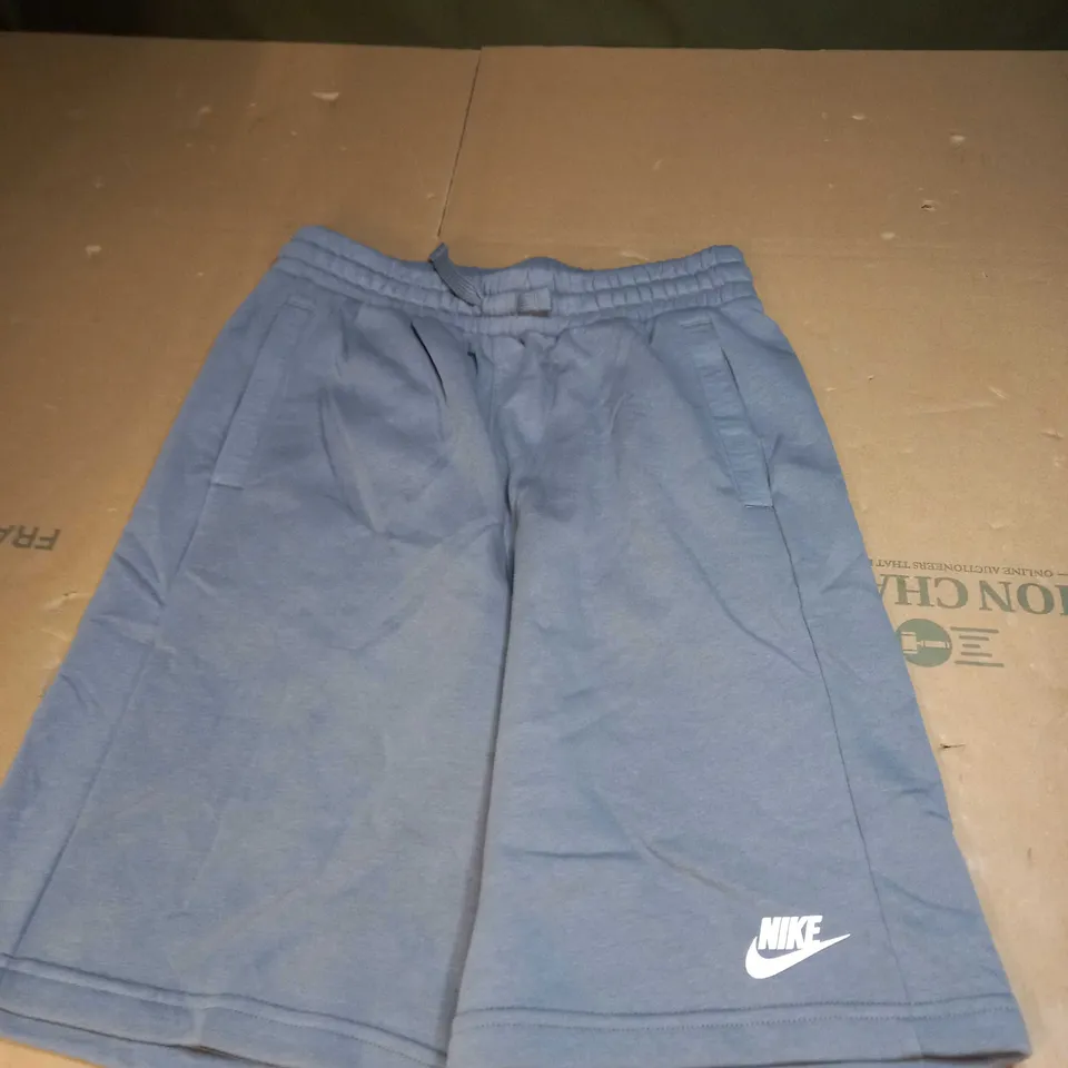 MENS STANDARD FIT NIKE SHORTS SIZE XL